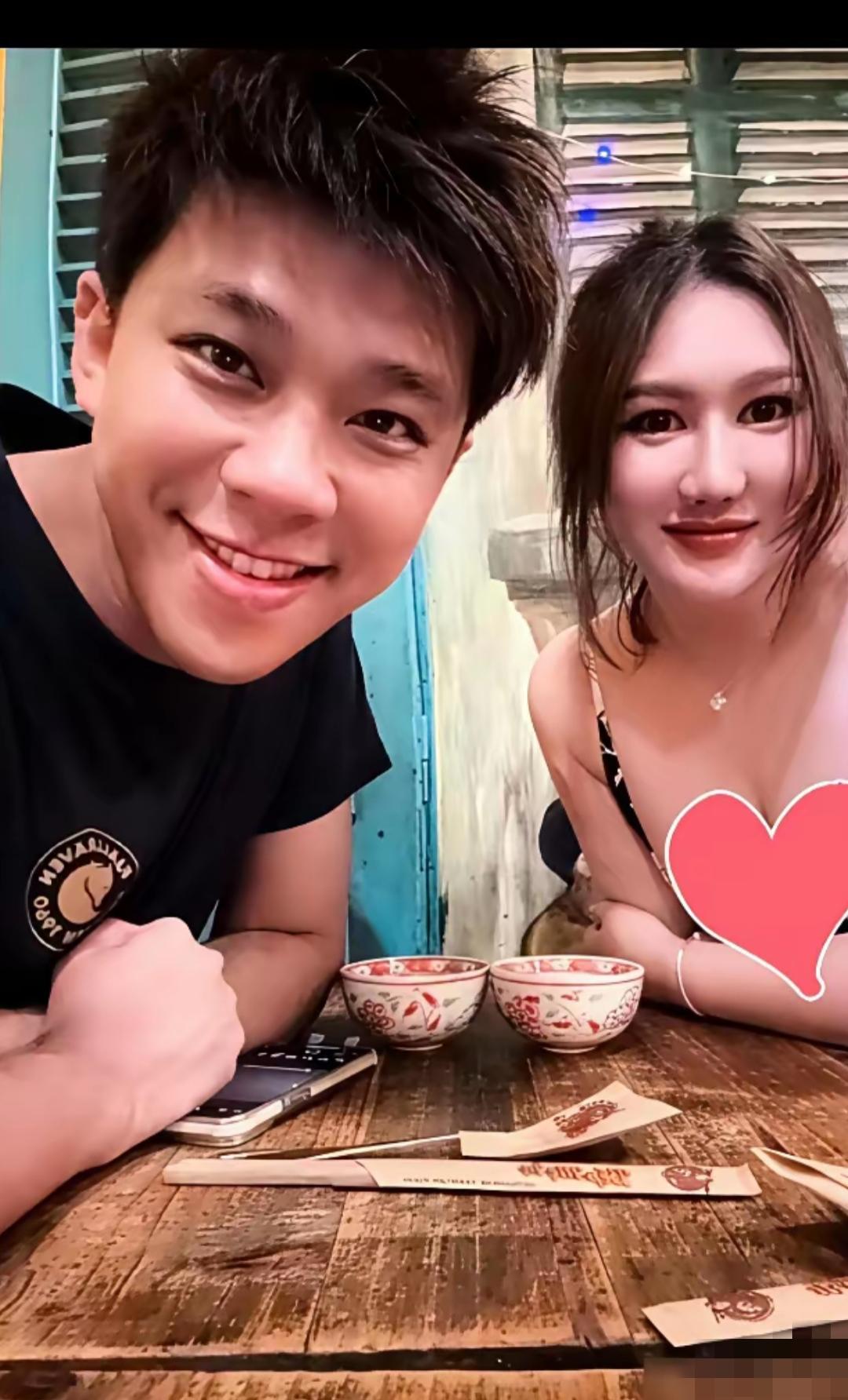 原来葛斯齐的媳妇这么漂亮！怪不得葛斯在她面前服服帖帖，愿意为她鞍前马后，一直还奇