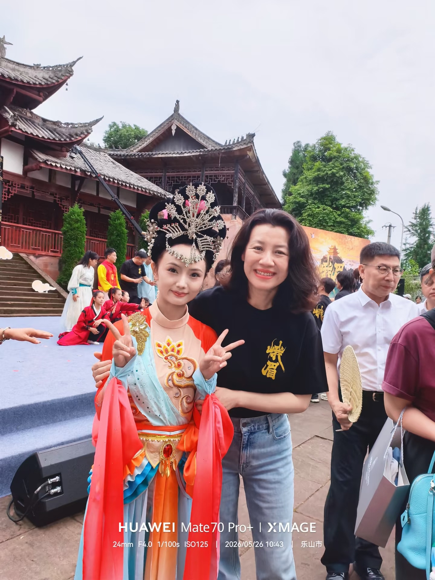好妈626能不能也让我拍照合影