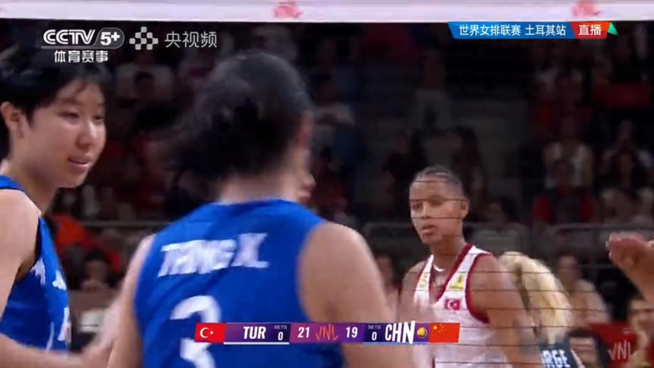 看了今天凌晨中国女排PK土耳其女排这场比赛，我觉得除了瓦尔加斯中国女排无解外，其