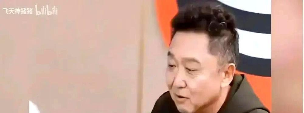 郭德纲都懵了！舞台突然全黑6秒，观众正要起哄，于谦一句话竟让全场爆笑！这临场