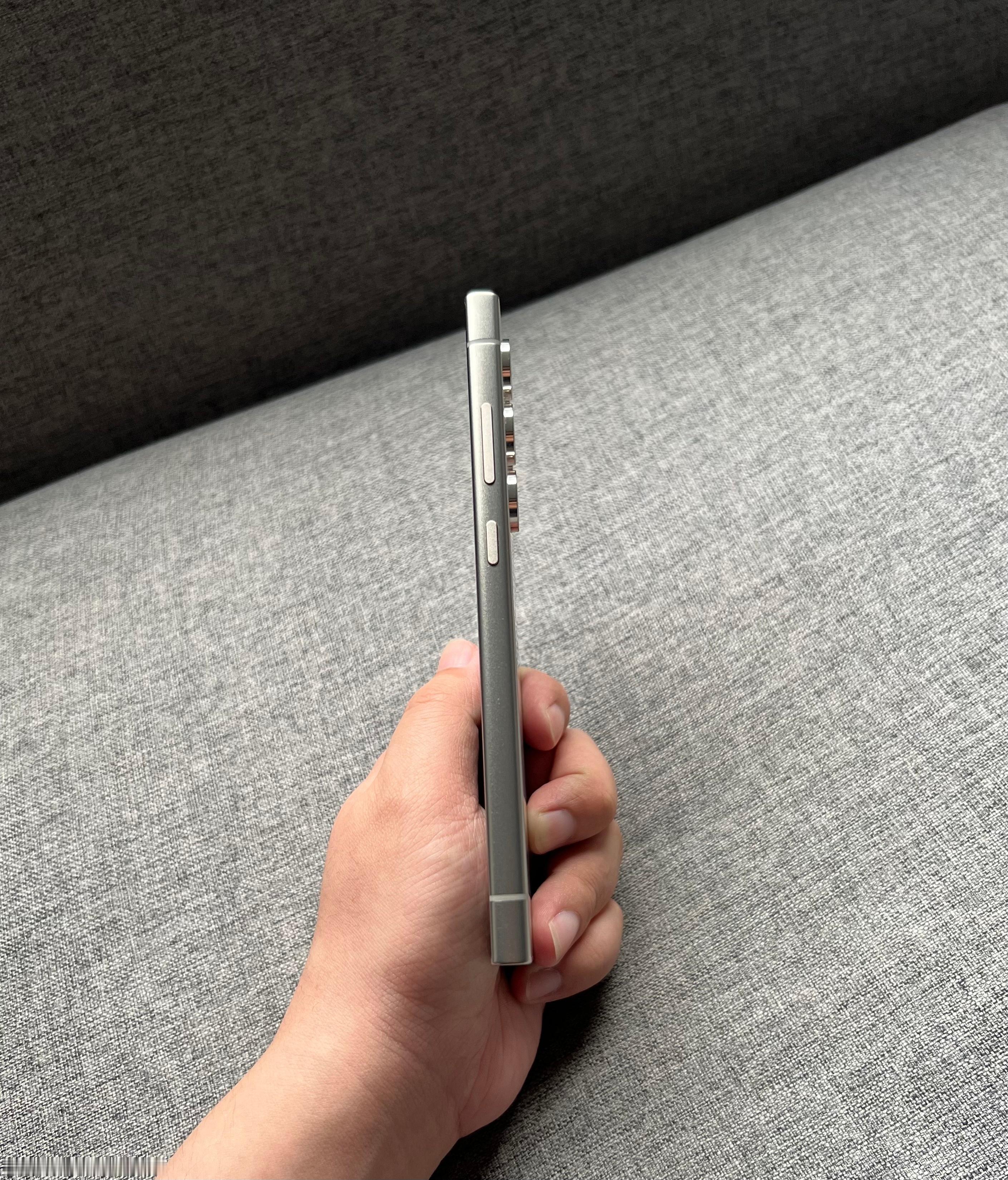 三星S24Ultra12+512G钛灰，屏幕完美，中框细微痕迹，盒子配件全