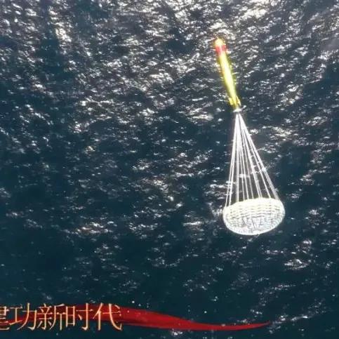 深海抓黑鱼·我军反潜机空投轻型反潜鱼雷画面曝光！