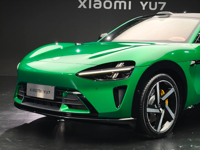法拉利FUV涉嫌抄袭小米YU7？一，外观设计1，法拉利FUV：作为跨界豪华S
