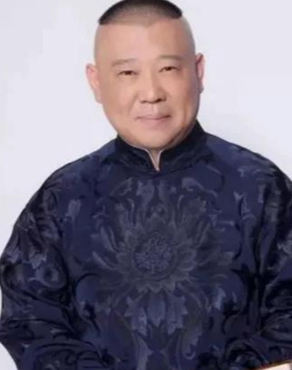 “郭老师，不好了，剧场这边出事了。”正在外面办事的郭德纲突然接到一个电话，听到里