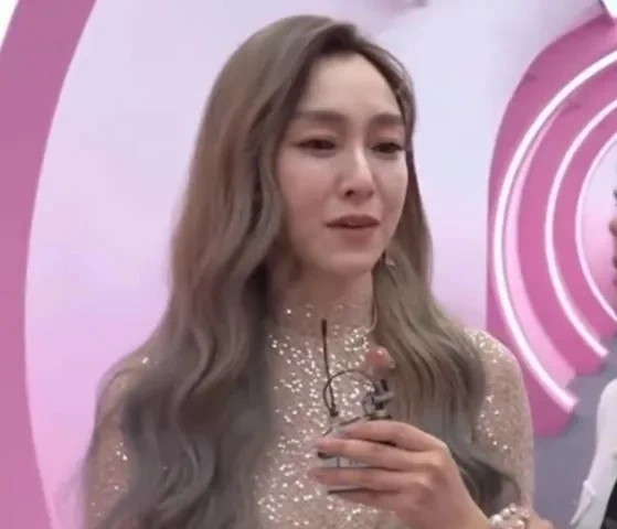 范玮琪最大的问题，不是太紧张，而是一首歌从头跑到尾，这绝对是她的真实水平。