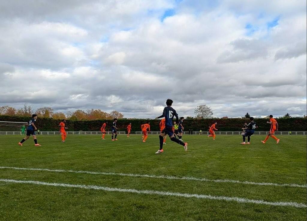 根据日本媒体报道，正在欧洲进行拉练的日本U15（日本10）在前两场比赛中分别以3