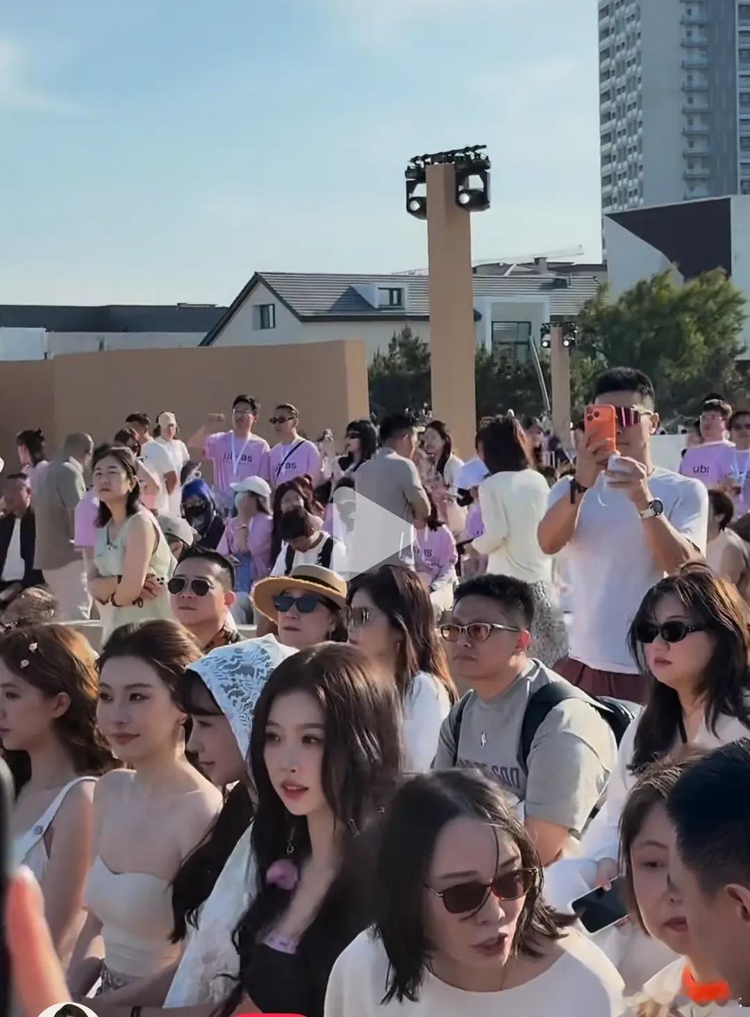 虞书欣这算是用尽了全身力气凹造型也不如网红吗好看吗