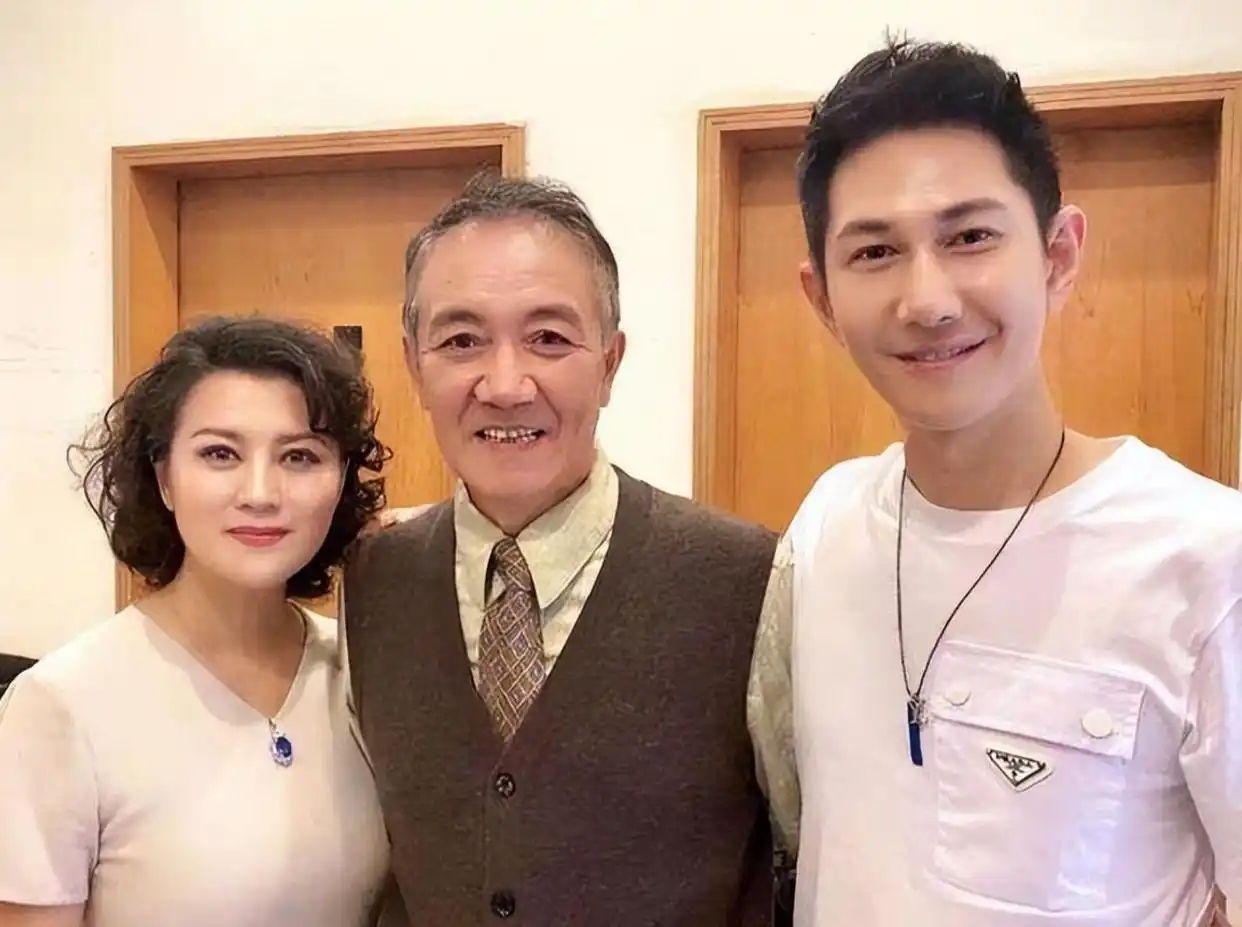 原来他是李幼斌的儿子，今天才知道