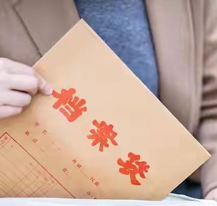 这种“近亲繁殖”是早已公开的秘密，每个人都知道，每个人都心照不宣，甚至已经是一种