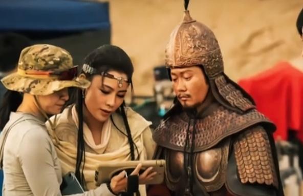 被吴京当众摔本子骂“不像说相声的”！他一声不吭绑了10斤沙袋3个月，结果让吴樾