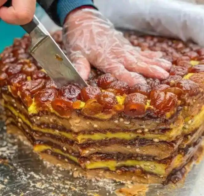 卖这年糕的，一个摊位一天卖三四万元，你相信吗？如果我没有亲眼目睹，打死我也不相