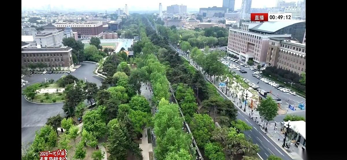 2026一汽红旗长春马拉松的直播，看得人一口气差点没上来。我搬好板凳守在屏幕前