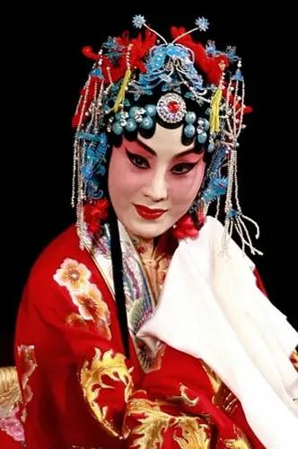 张火丁应在传承程派艺术上下功夫！张火丁是当今闻名遐迩的京剧名家，也是程派的优秀传