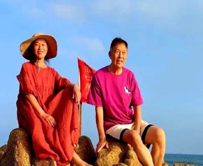 我姨夫上个月才退休。我以为退休金他得有4000多块钱，可是当退休金下来的时候
