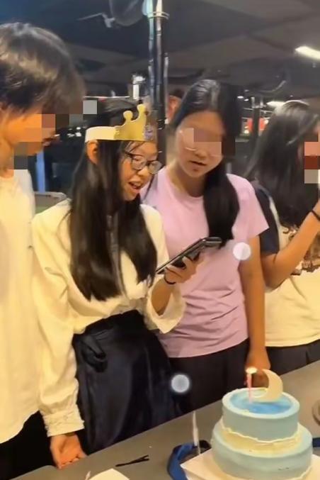 老谢又杀回来了？这是要宣示主权了吗！许健华刚给二没办完生日宴，老谢就迫不及待的