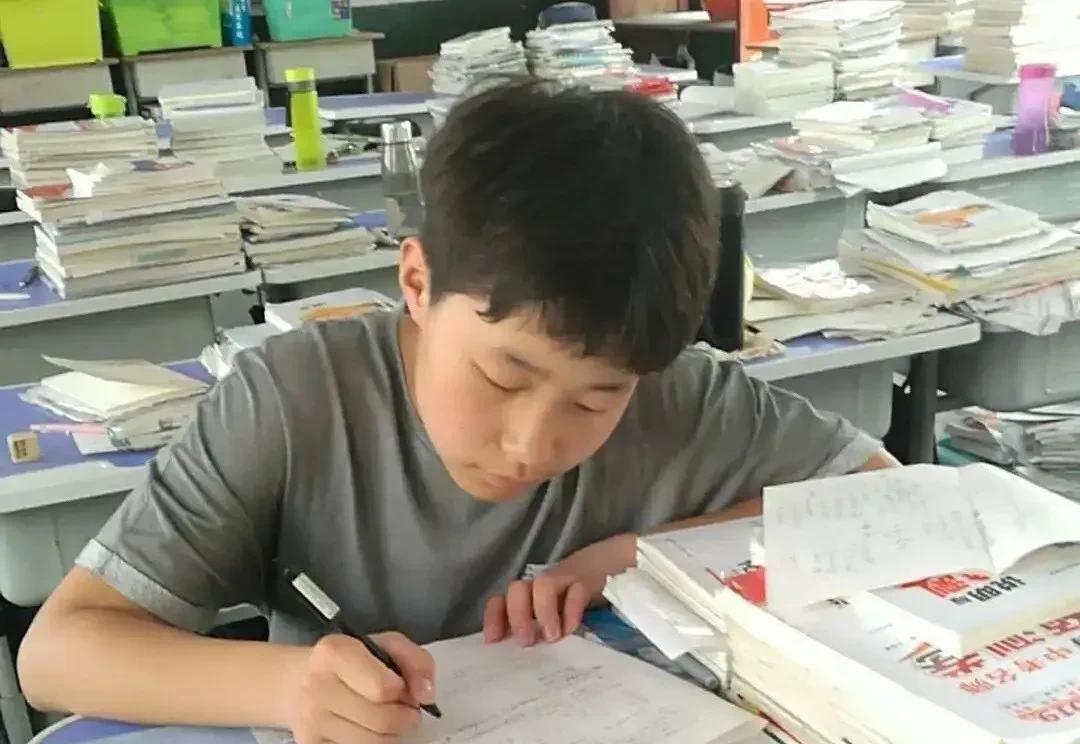 初二真是分水岭，不想孩子过早被淘汰，新学期开学后各科这样抓！一、数学这一科。