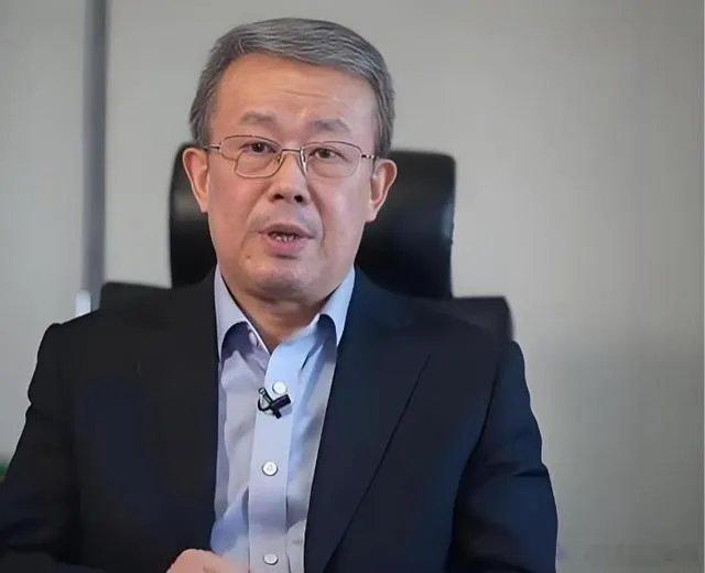 华为icon韬定律意外的引起了清华icon博士与中专生的对决。华为发布韬定律，不