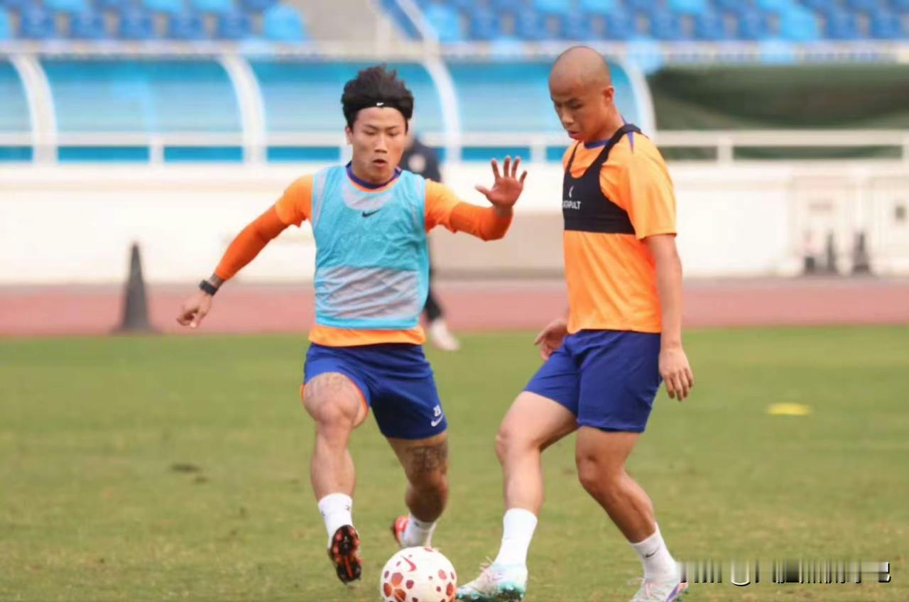 蓉城想挖黄政宇&李源一？有消息称成都蓉城本赛季又盯上了泰山的黄政宇跟李源一，上