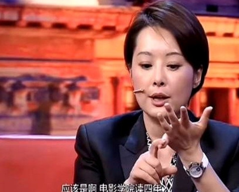 演员袁立说：“我应该是不会生孩子了，我是因为拍戏错过了最佳的生育年龄，你看啊，成