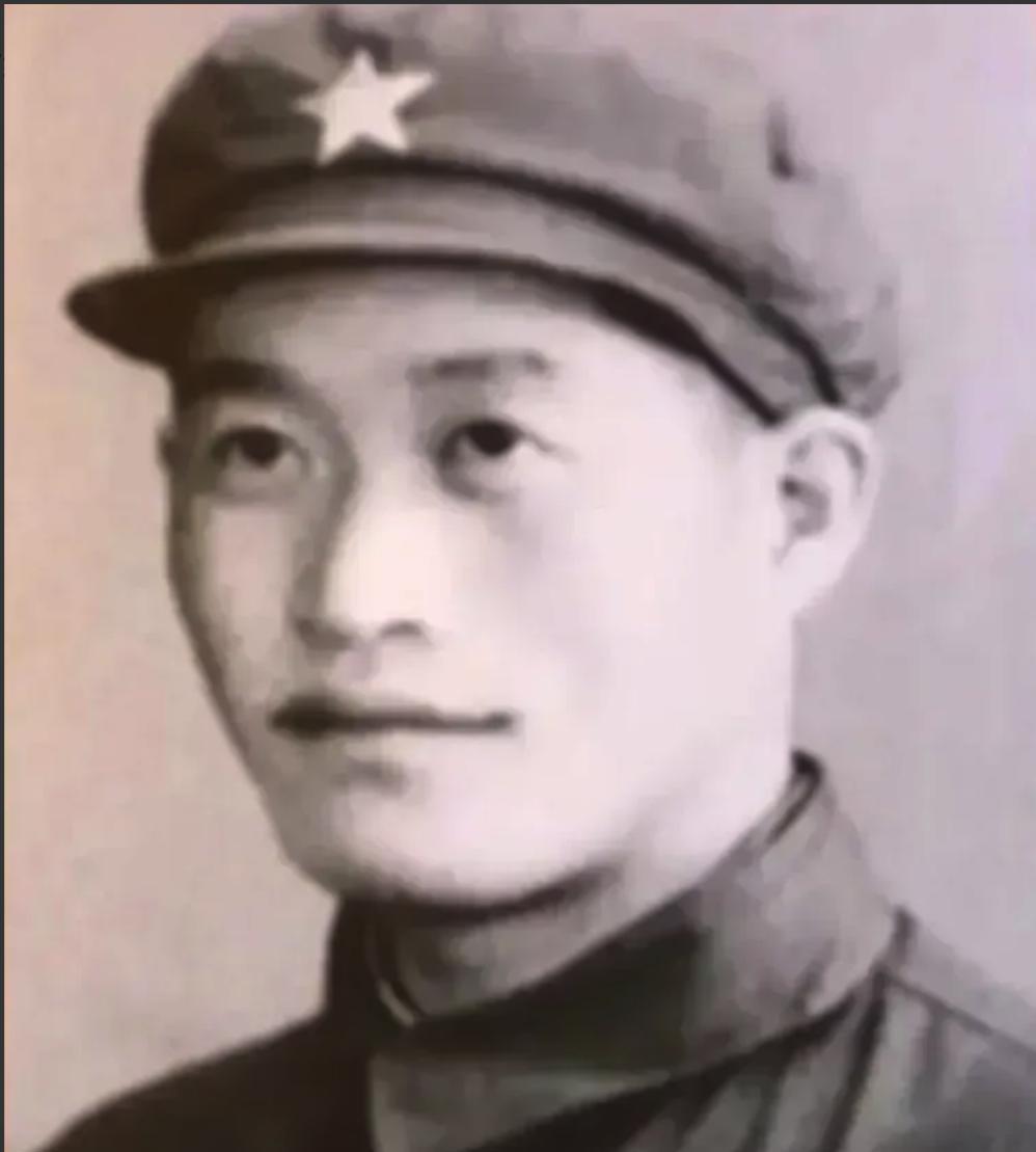 1964年，毛主席得知奇袭白虎团的杨育才，竟然只是个副连长，当场提出疑问：“11