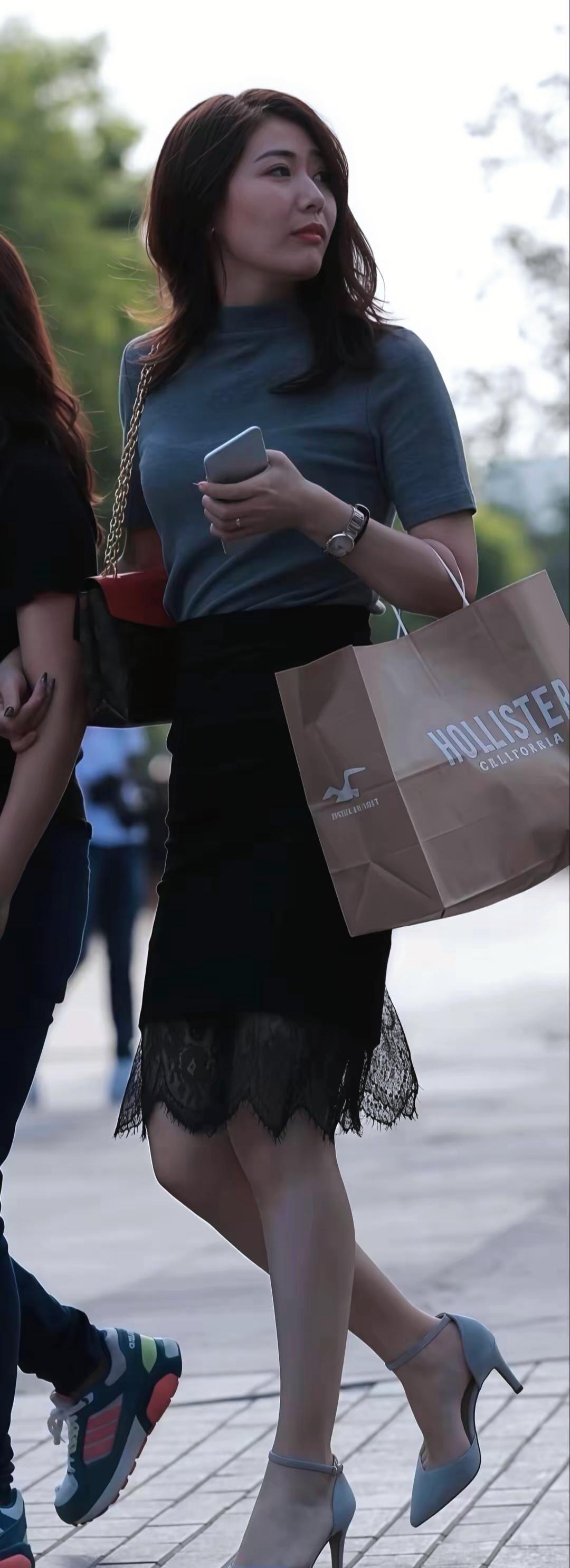 都市美少妇蕾丝裙穿搭街拍极品美女穿搭大长腿好身材性感女神