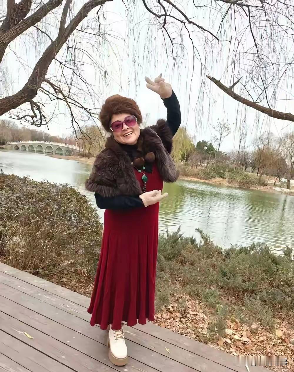 魔镜啊魔镜，你知道世界上最漂亮的女人在哪里？魔镜说，在中国！魔镜啊魔镜，你知