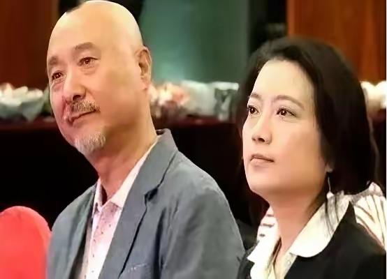 1998年，陈佩斯的老婆王燕玲，瞒着他干了件让所有人下巴都惊掉的事。那时候的