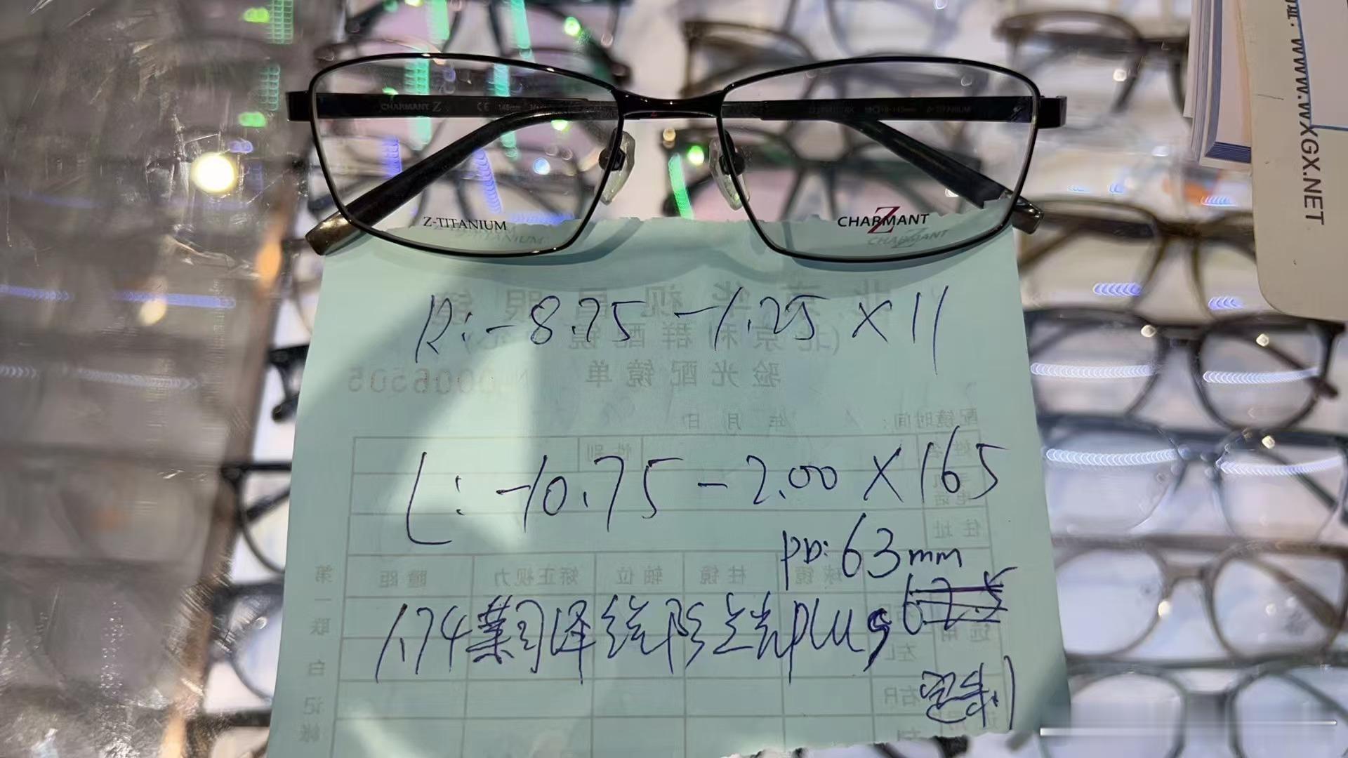 39岁一千度近视加175度散光不到30岁就解锁这个数值了，感觉除了配镜片贵点，
