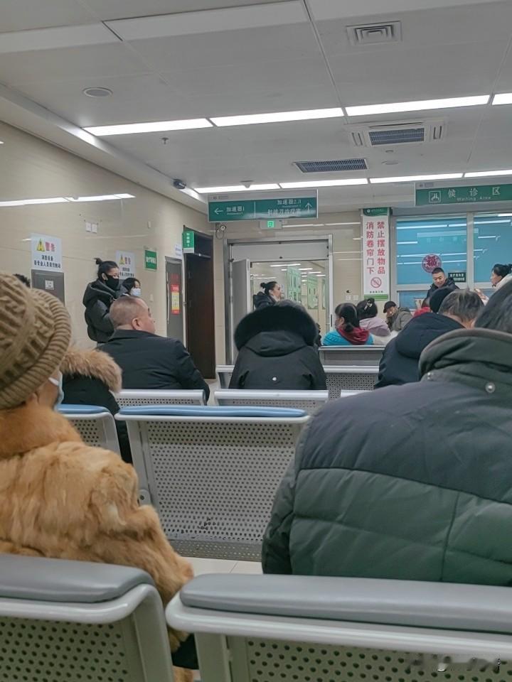 每天陪着老妈去医院治疗，发现六七十岁得癌症的人真多呀。和我妈一同放疗的病友，