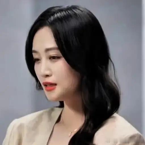 我闺蜜做了十年HR，她跟我说了个大实话，她说，蓝盈莹答易立竞的那几句话，就完全能