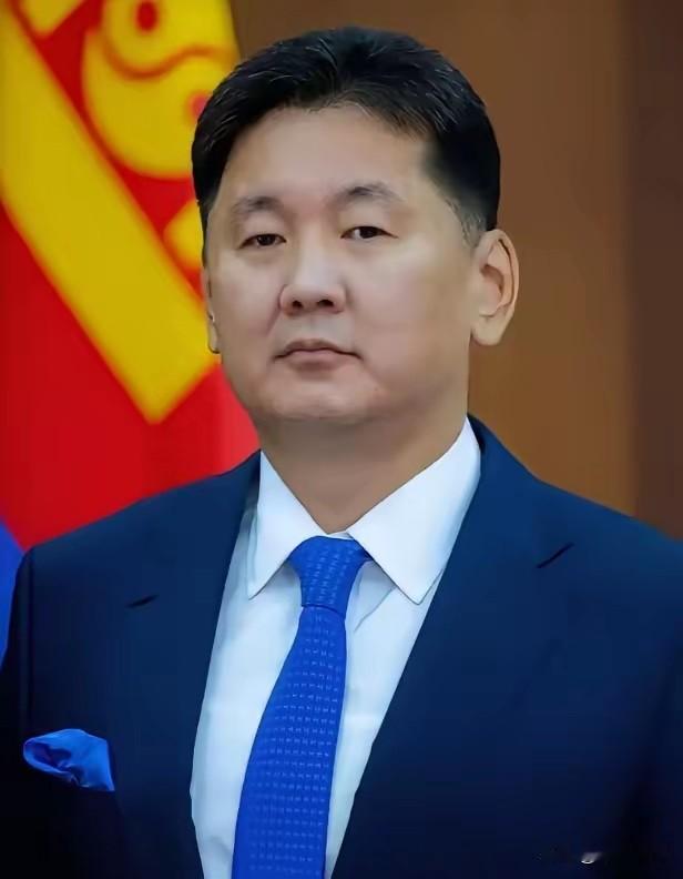 外蒙古：绝不向东大靠拢。如今的蒙古国背靠金主，守着满地的矿产资源就是不卖，依然