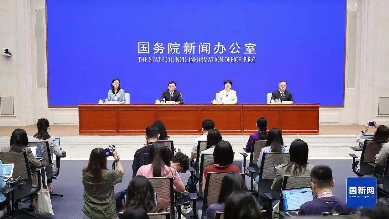 工信部：开源鸿蒙操作系统全面覆盖手机、电脑、汽车、家电等终端设备，生态设备累计超