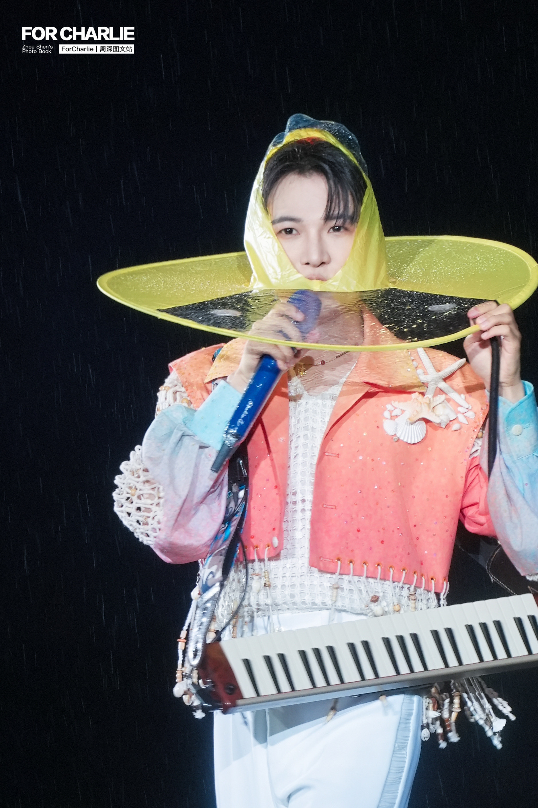 周深快乐小蛋糕祝大家六一快乐！📷20250601深深的南京站周深