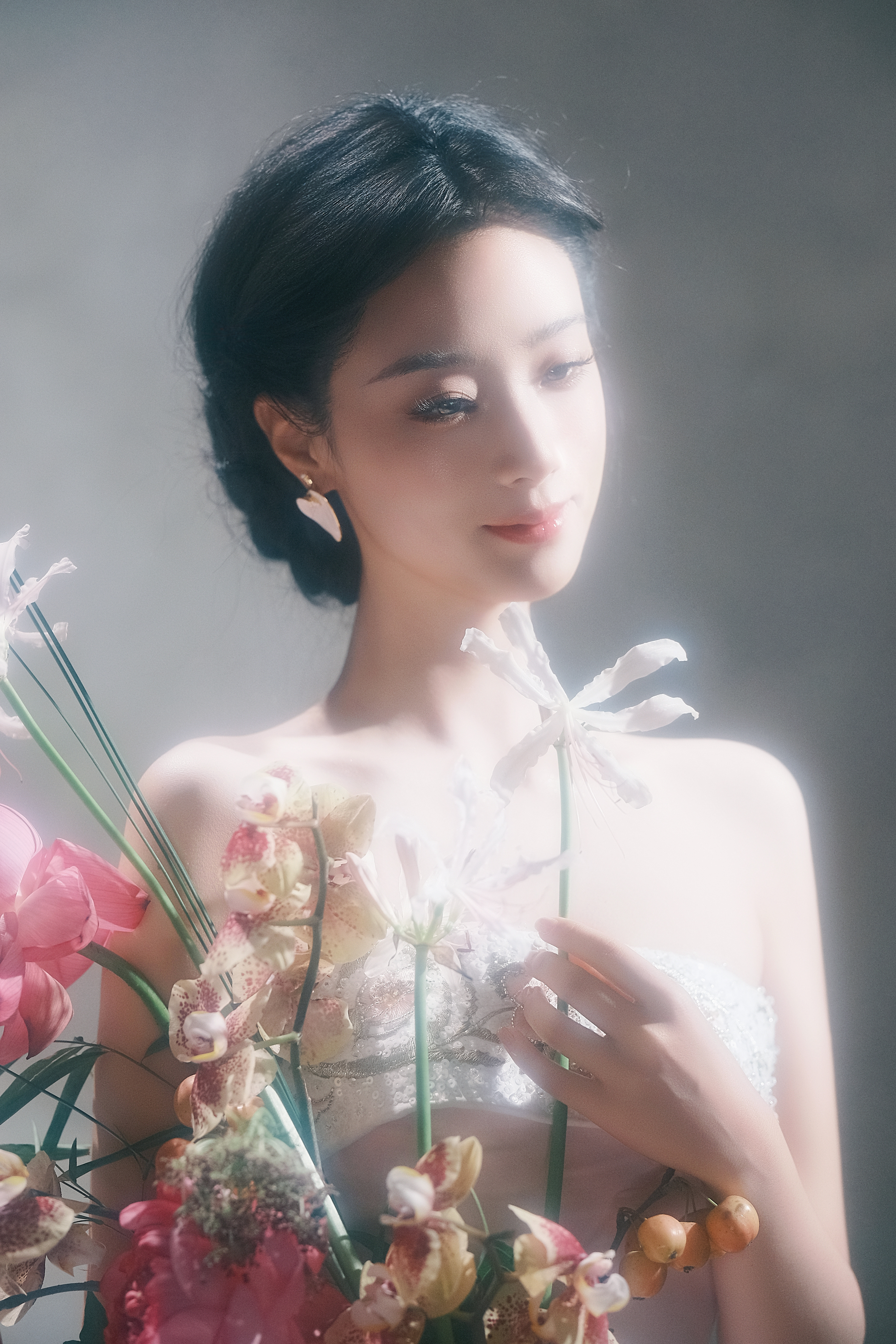 王小亿粉瓷美人王小亿哪里来的古风女子谁懂啊！王小亿这身造型像从古典书卷里走出的江