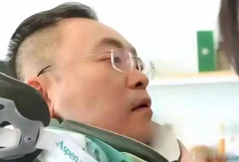 蔡磊渐冻症病情接近终末期渐冻症，应该是世界最残忍的疾病之一大多数渐冻症患者的平