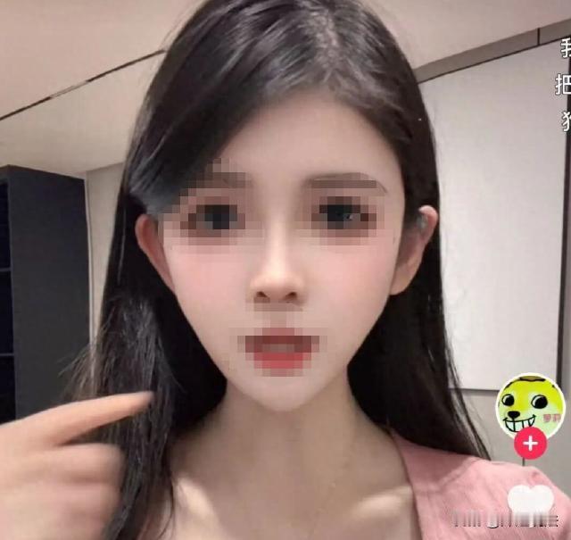 广东，网红这一词，说起来也跟一阵风一样。有一位女子名叫“狗头萝莉”，最近她重新开