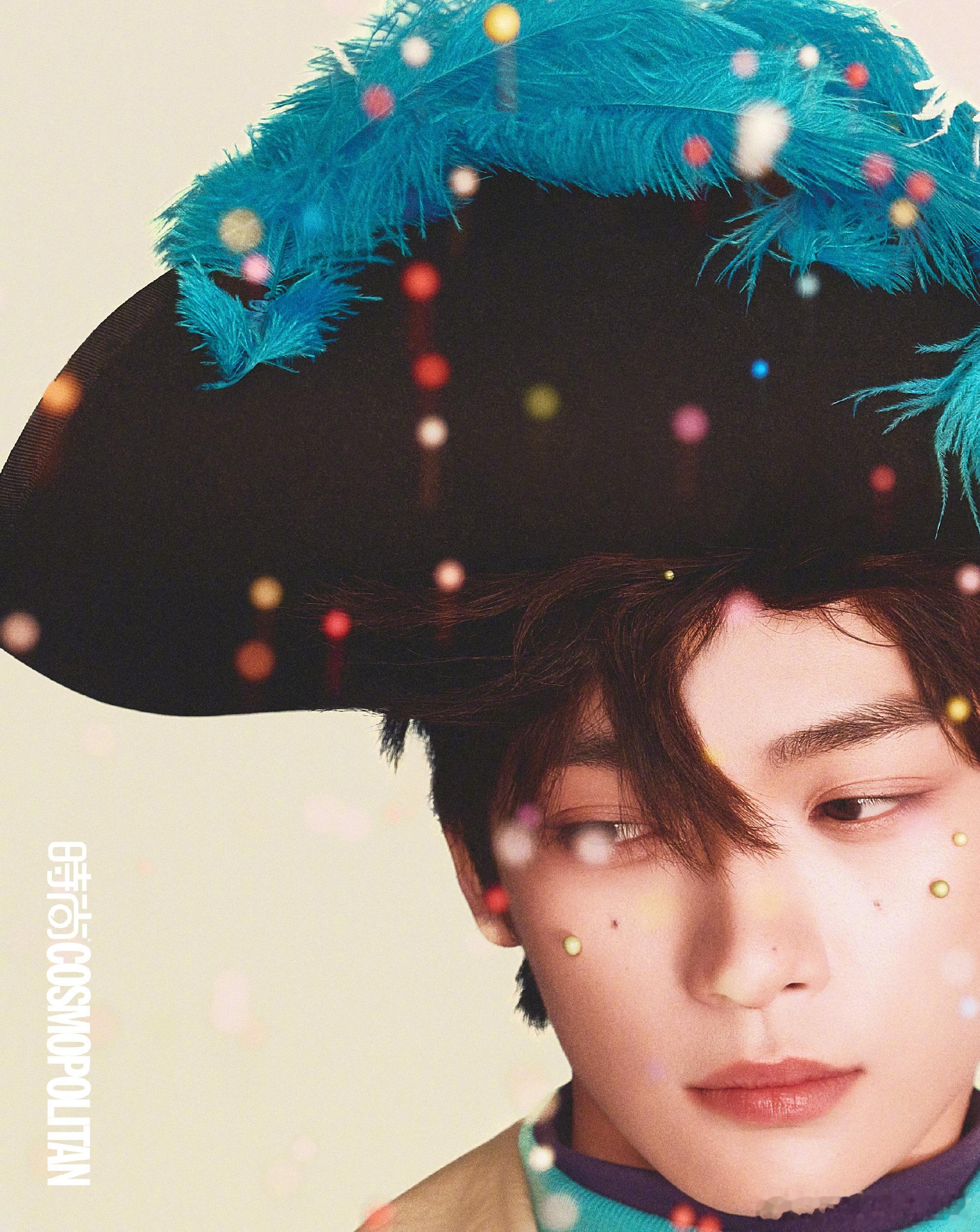 梓渝时尚COSMO秒罄时尚COSMO6月刊封面梓渝再次上身高定品牌Julien