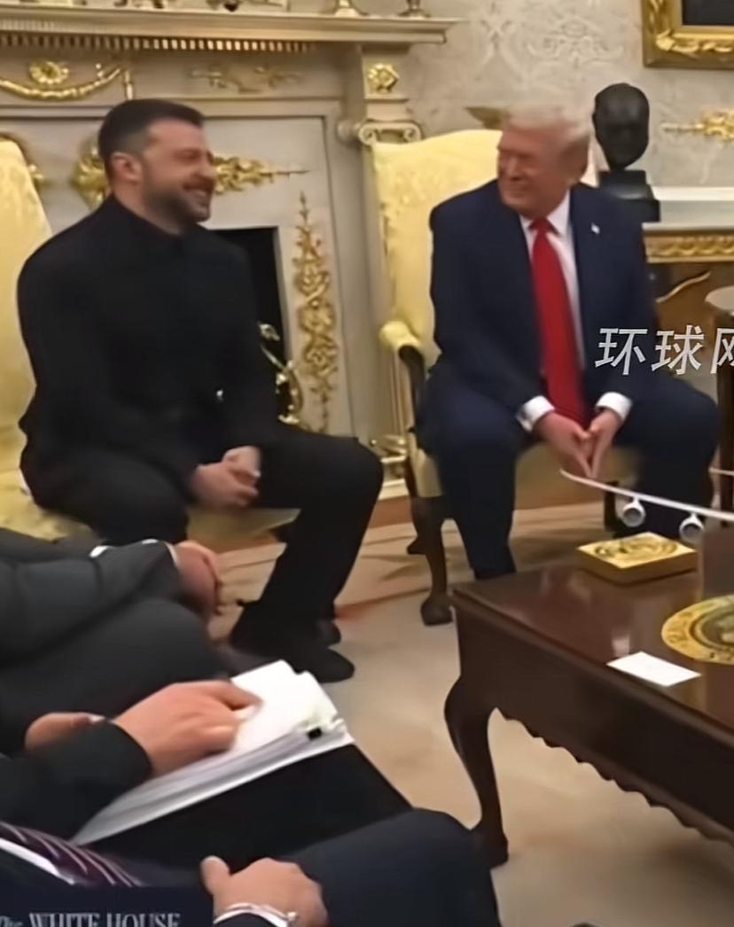 因为穿西服，这次又当个乐子提起，与之前相比，气氛欢快多了！之前谈得也不愉快，因