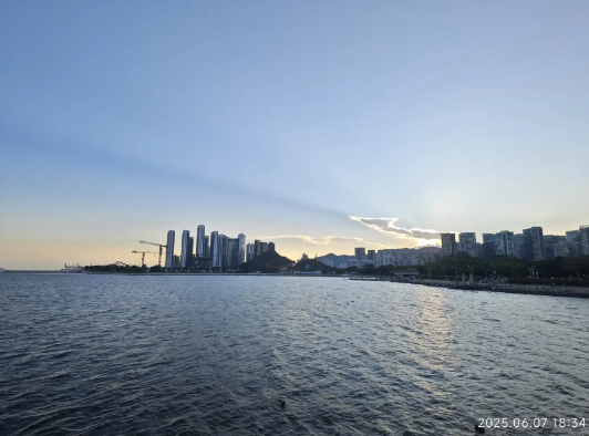 2025年6月10日（周二）的新闻摘要，综合权威信息源整理：1.洛杉矶警方