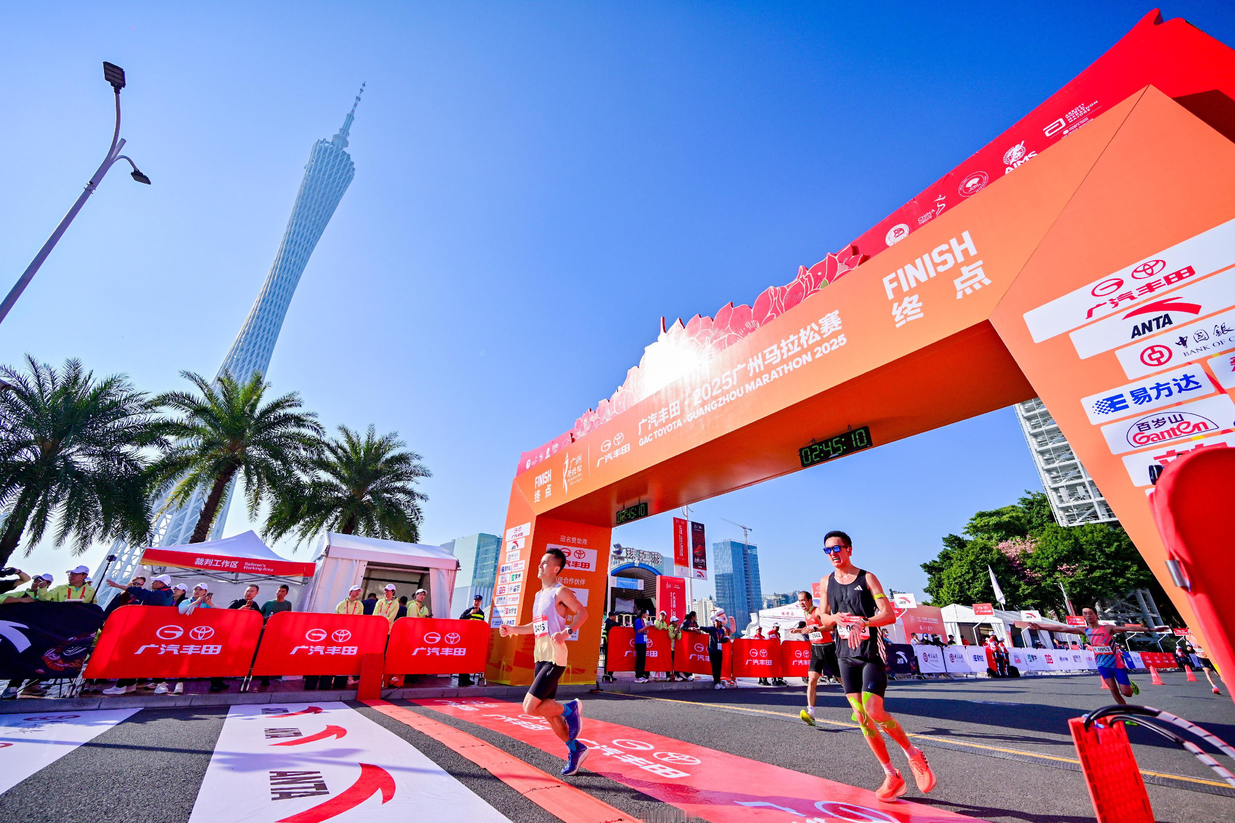 当广州马拉松遇上冬至沙面岛的欧式建筑、白鹅潭的现代艺术，广马是冬至的文化万花筒