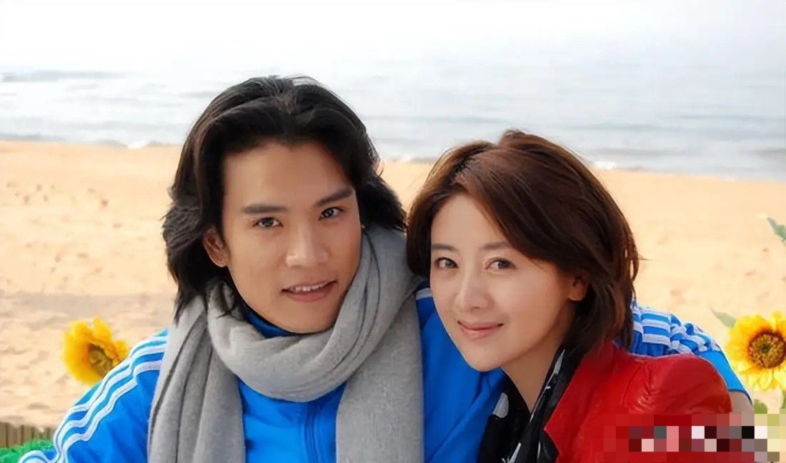 相差6岁的姐弟恋夫妻，恩爱12年零绯闻，8岁女儿是父母的骄傲