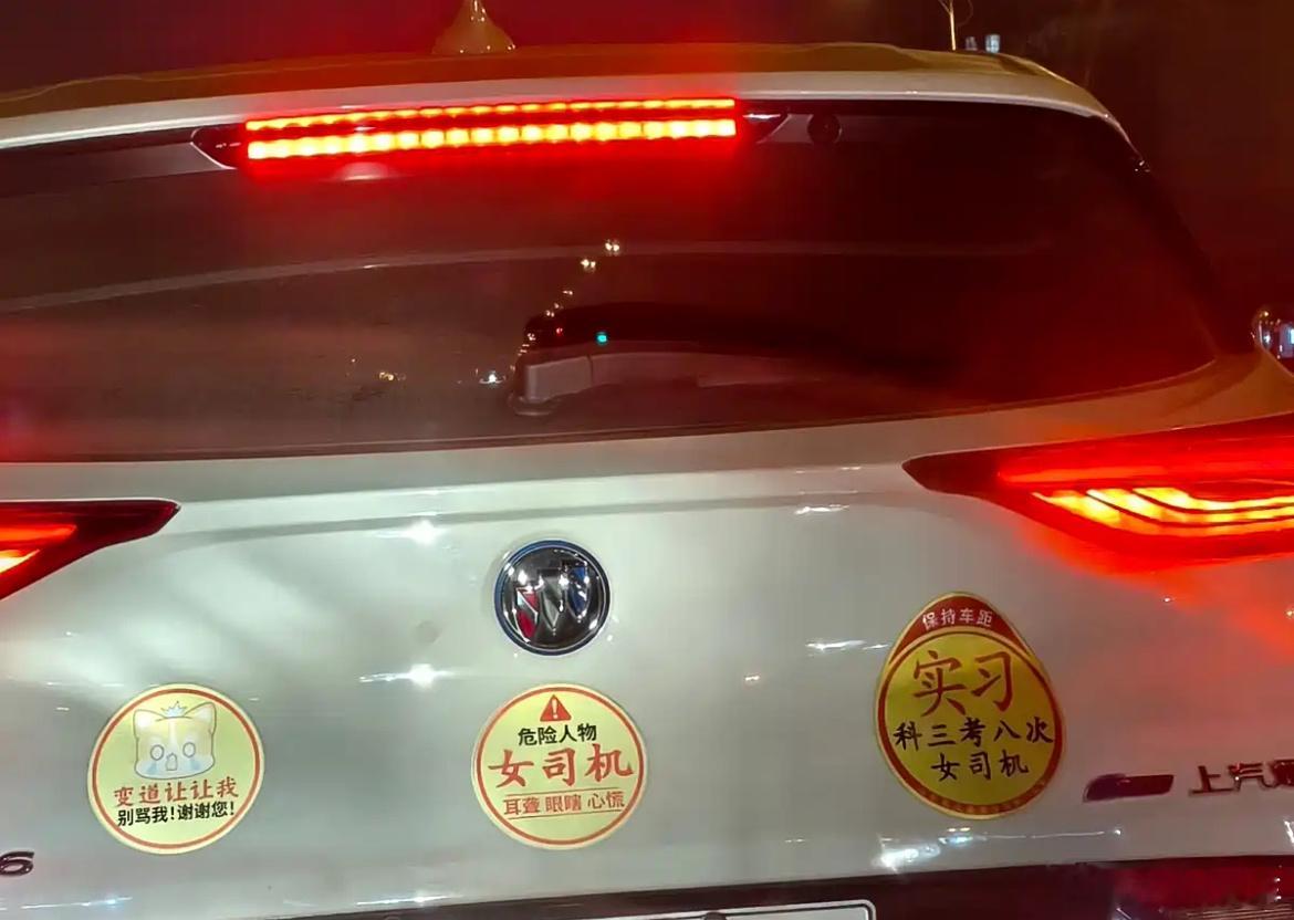 汽车民生买纯电车划算？看看网友怎么算这笔帐！有网友算了一笔帐，得出的结论是：买