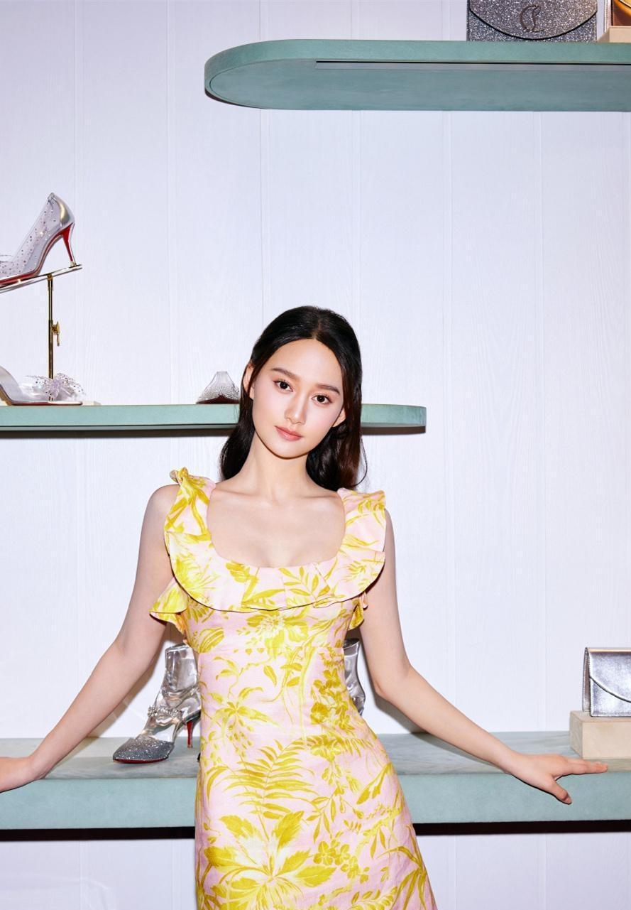 东方赫本夏梦，美得太惊艳世上美女千千万，最美要数美人夏梦！见过她的人一眼沦陷