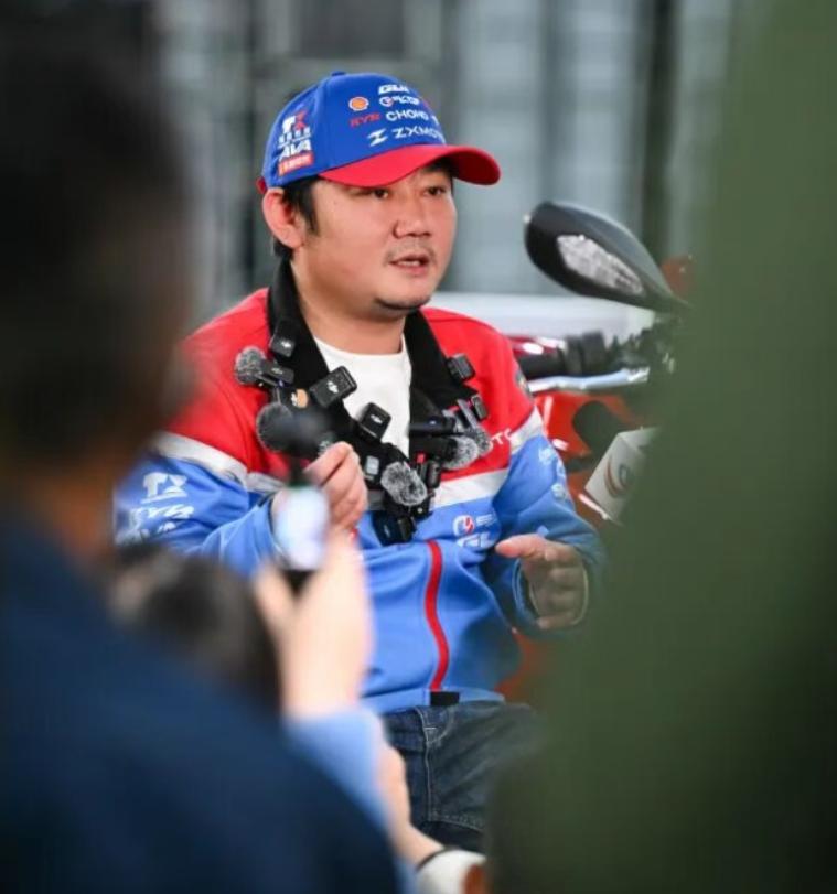 张雪禁新手买820RR，这话糙理不糙！张雪这回硬气回应用户，说啥也不把820R