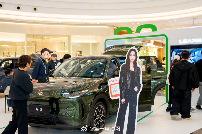 零跑朱总透露，刚刚过去的周末两天，零跑汽车大定订单突破9000台（周六4394台