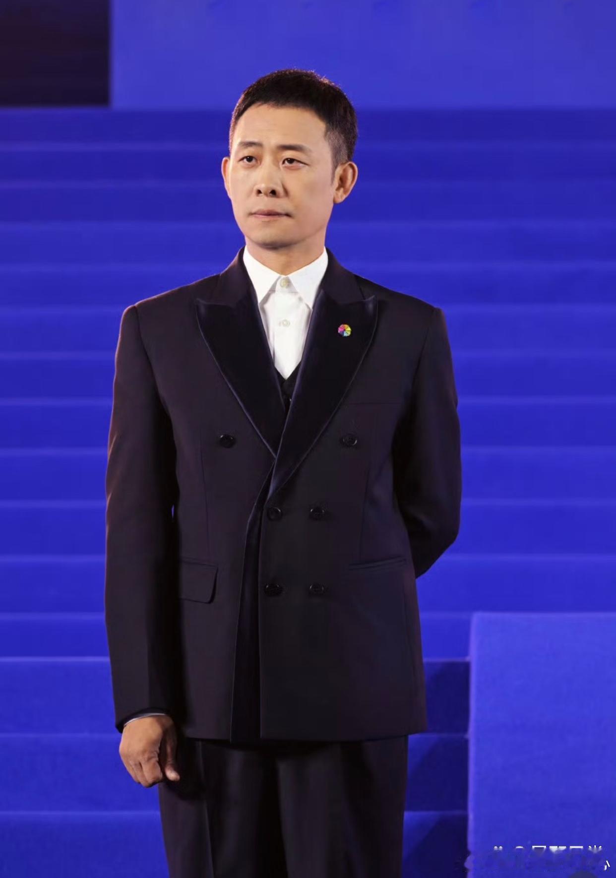 1.网传谭松韵的新剧被女二抢走不少关注度，团队这边不太满意。前期投入了不少营销
