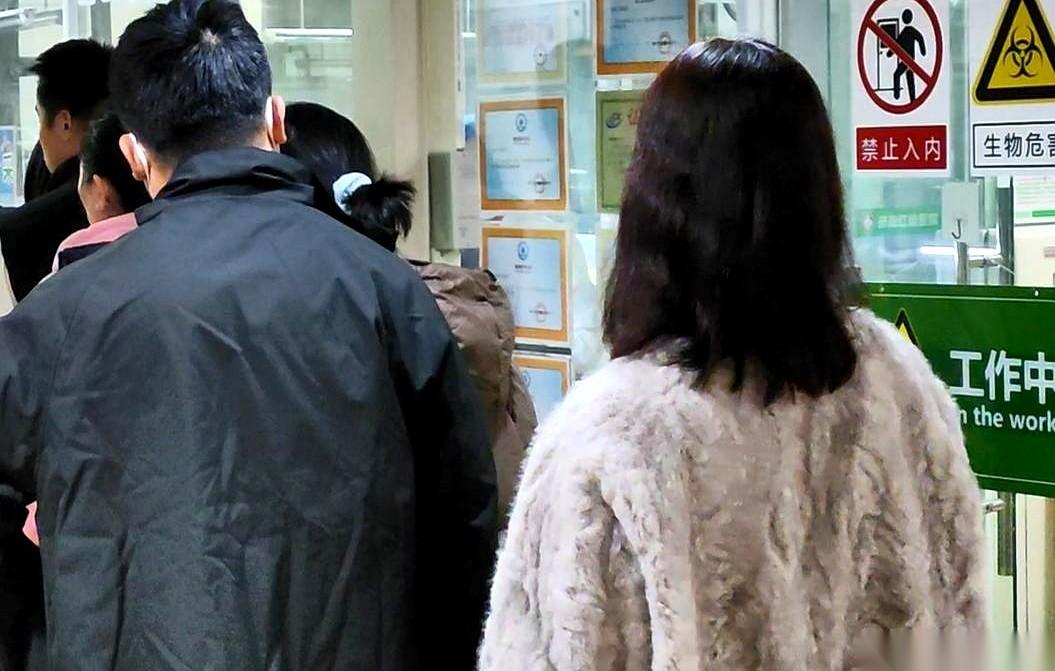 一个44岁的姐姐，铁了心要去砸钱做试管了。她说，最后搏一把，年纪大了，怕失败，