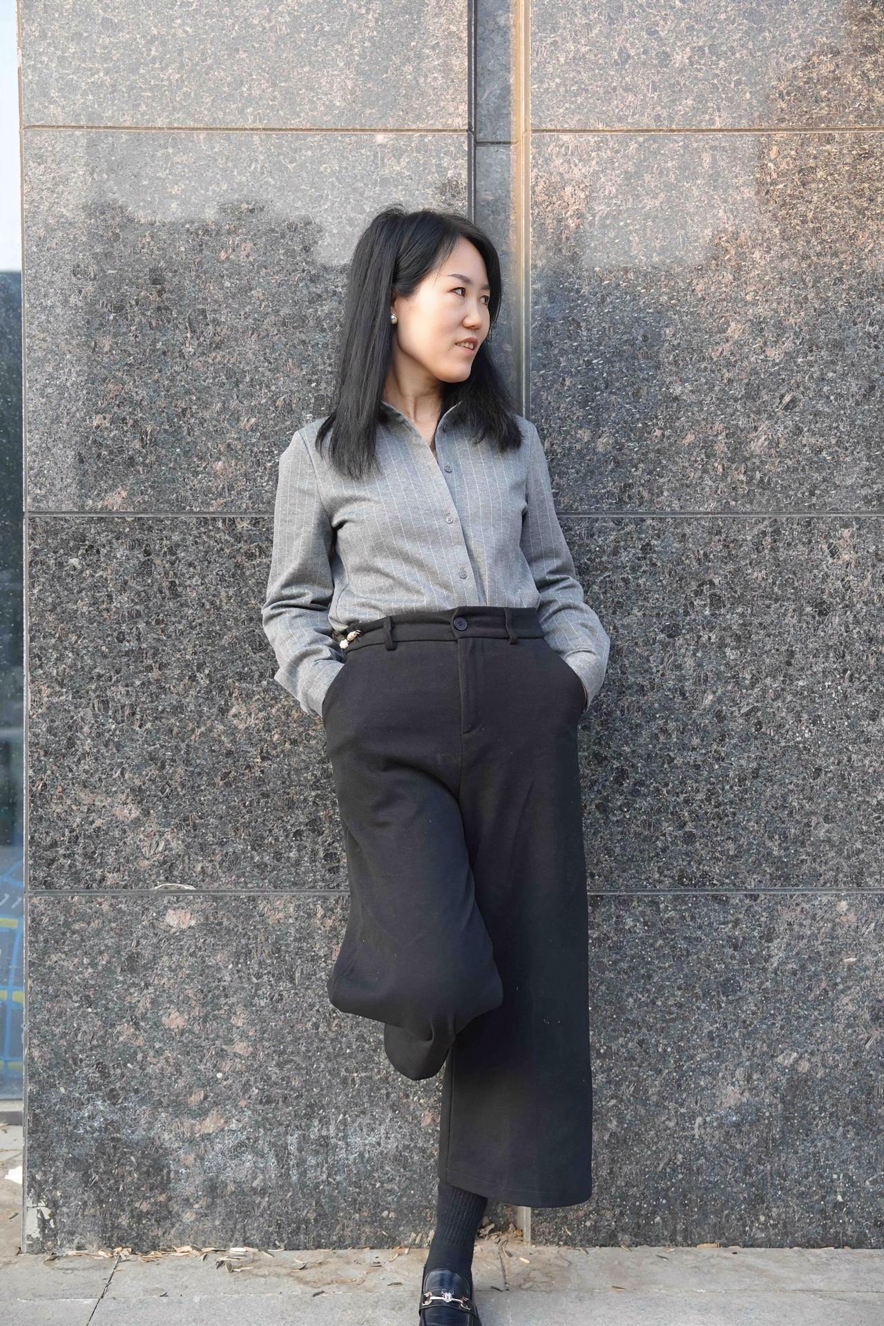 都市酷女孩穿搭指南，黑白配尽显时尚感！