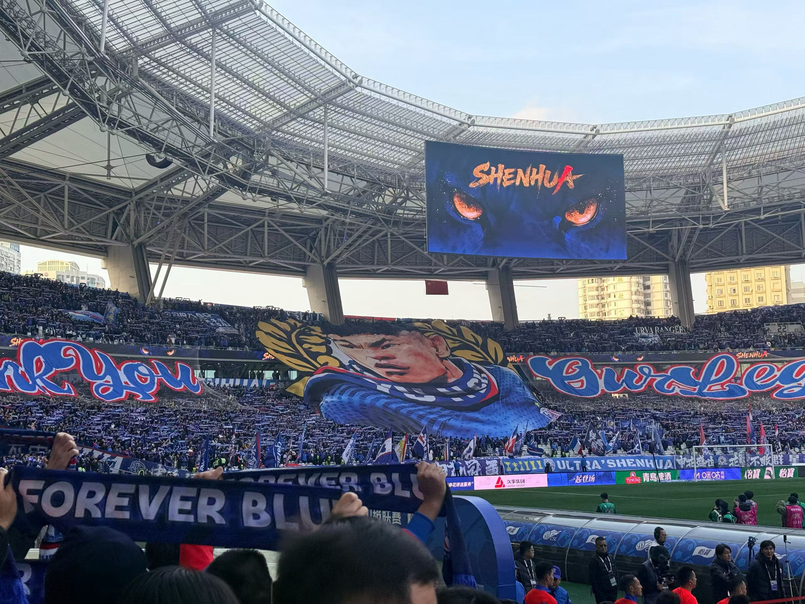 上周六申花在主场上海体育场与大连英博的对话，以42193人的进场观众，成为首