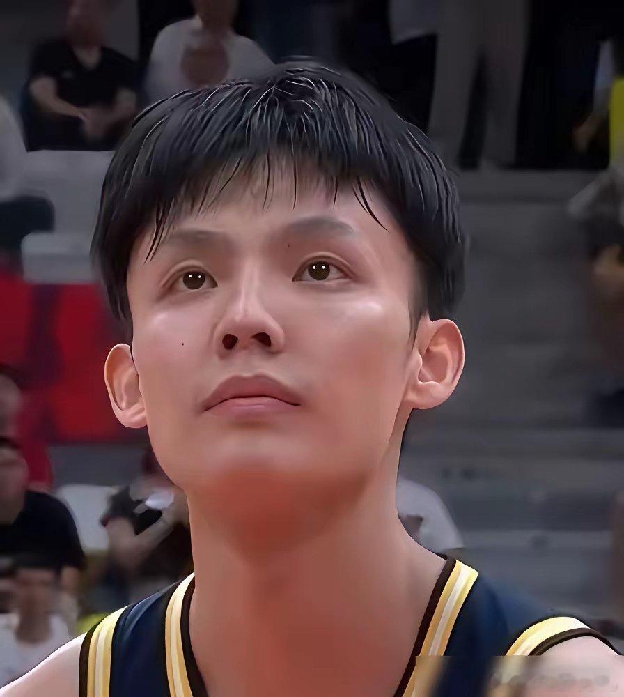中国男篮惨败，郭士强把徐杰摁在板凳上，真就嫌他矮？当年蒋兴权带国家队，就爱用高大后卫，郭士强自己1米